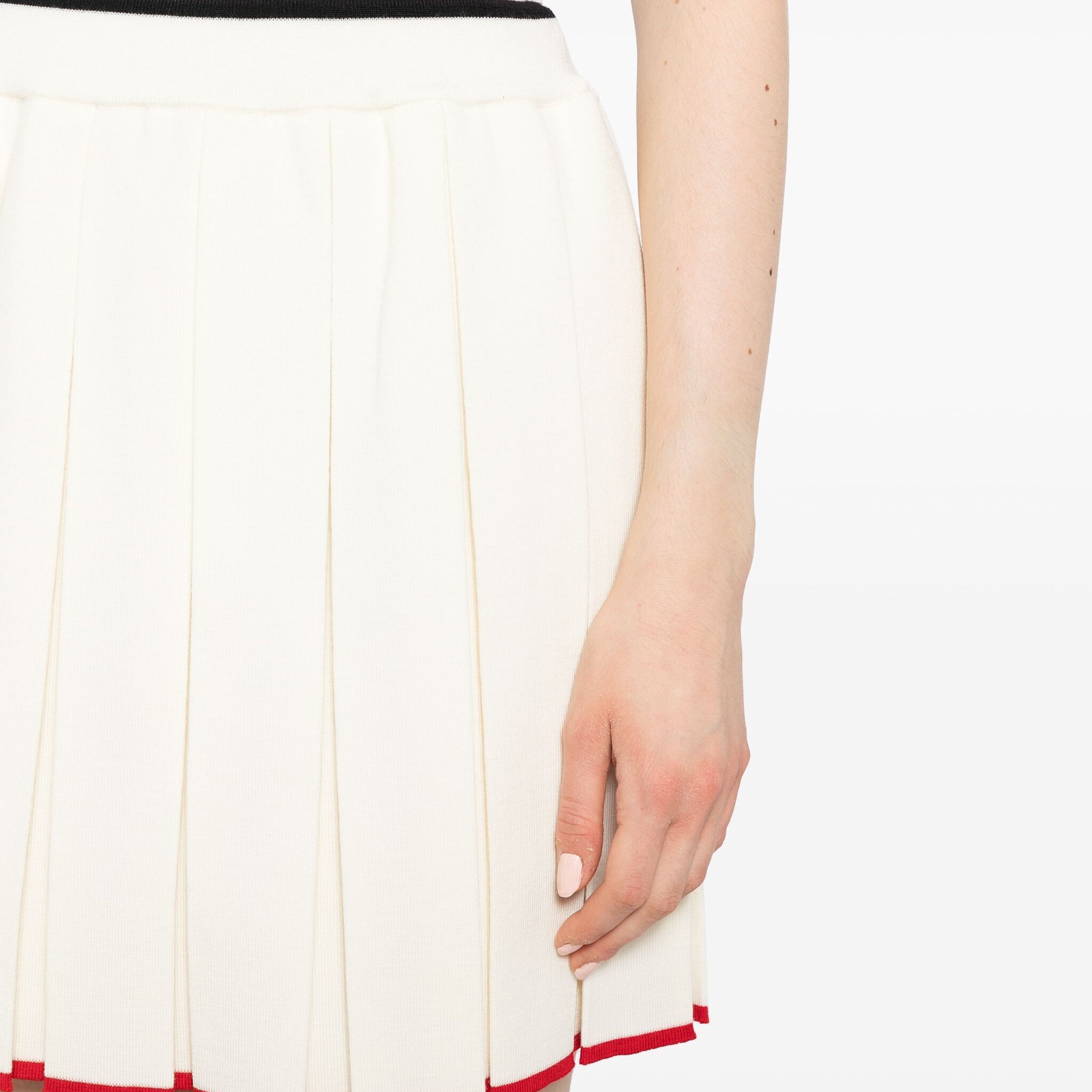 FULL NEEDLE STITCH MINI PLEATED SKIRT