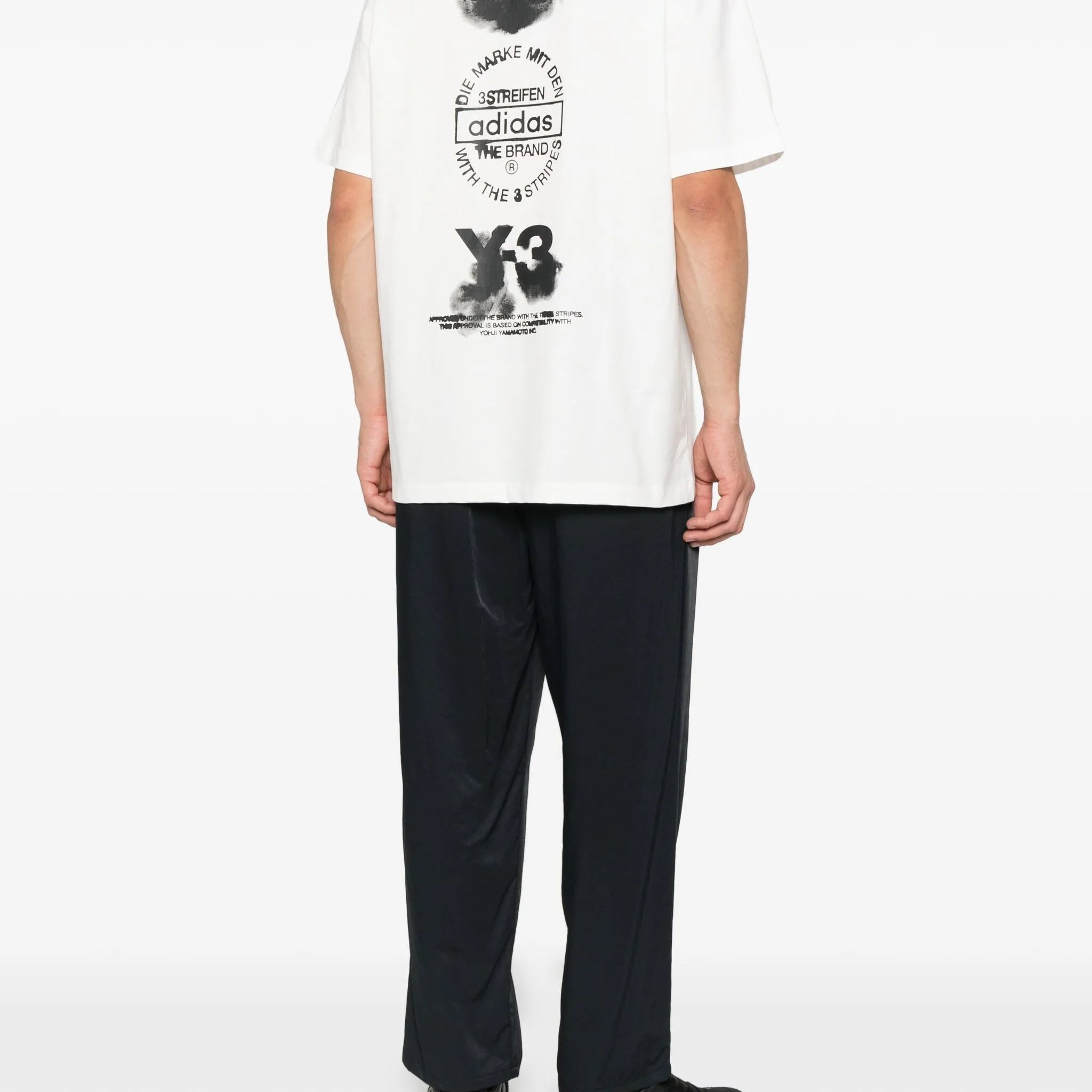 GRAPHIC SHORT SLEEVE TEE