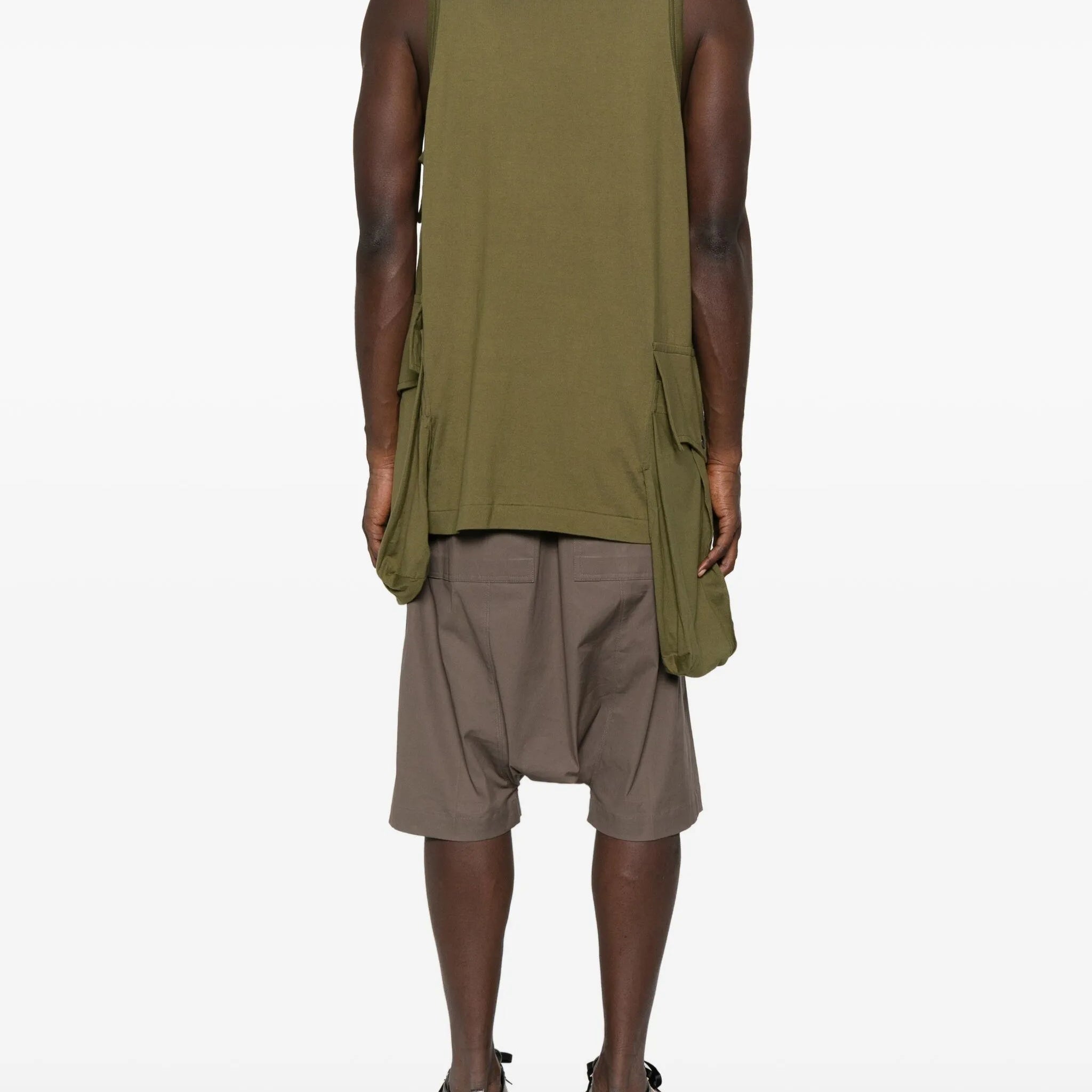 multi-pocket sleeveless vest