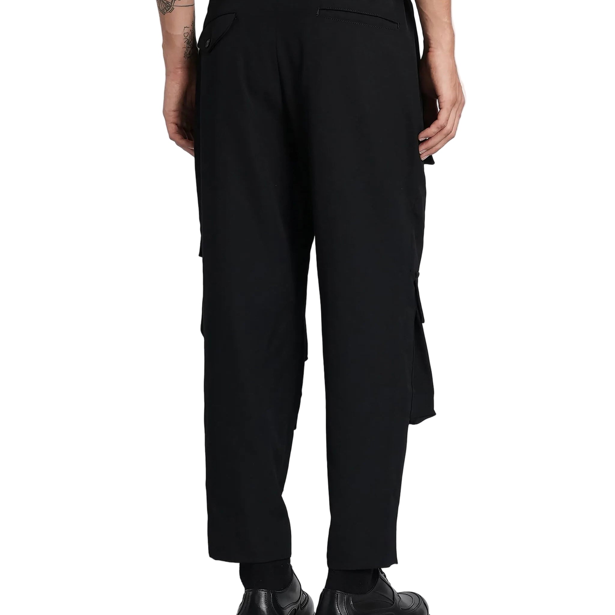 multi-pocket cargo pants