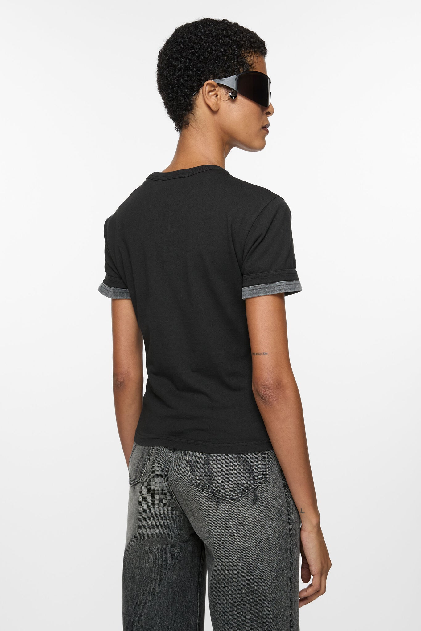 LOGO T-SHIRT - FITTED FIT