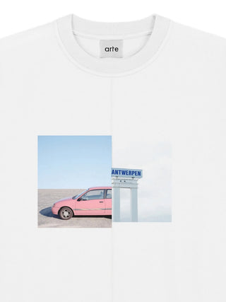 White short-sleeve t-shirt with a pink car and 'Antwerpen' sign by Arte Antwerp