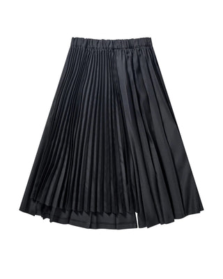 A statement piece with an adjustable drawstring waist and a paneled, pleated construction. The voluminous silhouette defines this unisex staple. 