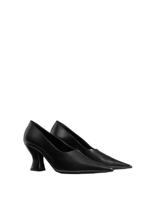 The Colleen Pumps by KHAITE. Impeccably crafted with a sleek pointed toe and elevated heel. Timeless footwear available at our Lisbon store. 