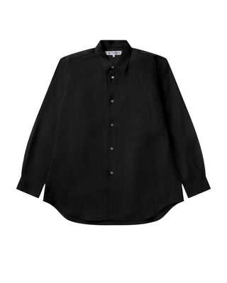 COMME DES GARÇONS SHIRT FOREVER wide-fit black shirt. Point collar, chest pocket, and curved hem. 100% cotton poplin. Available at our Lisbon store. 