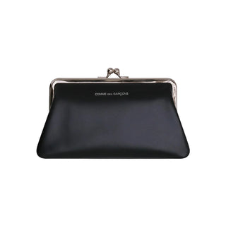 Premium leather wallet featuring a vintage-inspired kiss clasp closure, silver-tone hardware, and a structured multi-compartment interior. 