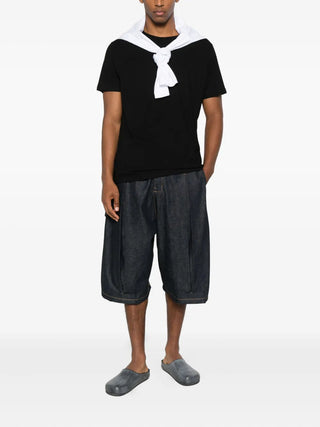 Comme des Garçons Shirt black short-sleeve T-shirt with crew neck. Classic fit and refined design. Available at our Lisbon store.