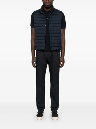 HERNO midnight blue tapered trousers with drawstring waist and logo plaque. A refined essential, available at our Lisbon store.