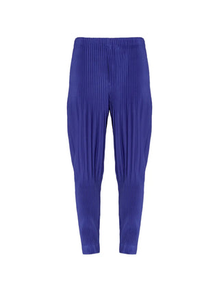 HOMME PLISSÉ ISSEY MIYAKE Monthly Colors: February. Classic tones meet signature pleating in versatile, sculptural pieces for the modern wardrobe. 