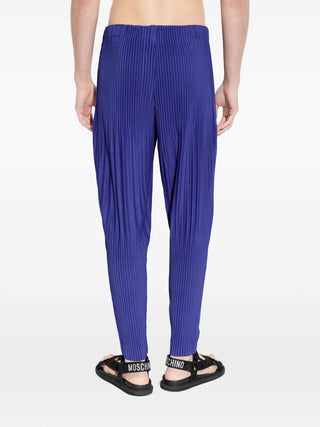 HOMME PLISSÉ ISSEY MIYAKE Monthly Colors: February. Classic tones meet signature pleating in versatile, sculptural pieces for the modern wardrobe. 