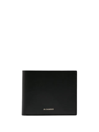 Jil Sander black calf leather bi-fold wallet with card slots, note compartment and zip pocket. Minimal design, available at our Lisbon store.
