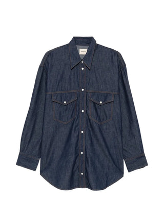 KHAITE Christensen shirt. Relaxed fit, crisp cotton poplin, and a curved hem. Effortless elegance with a modern edge. Available at our Lisbon store.