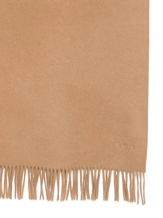 MAX MARA Baci scarf in pure cashmere. Embroidered logo, fringed edges, and a generous rectangular shape. Italian luxury, available at our Lisbon store. 