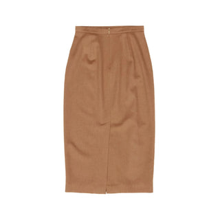 MAX MARA rear slit skirt. A signature style in premium materials. Defined by its elegant back slit and Italian tailoring. Available at our Lisbon store.