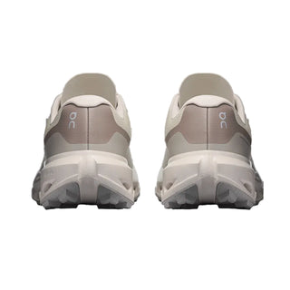 Cloudvista 3 Pearl by On Running. Breathable, cushioned trail shoe with Helion foam and Missiongrip outsole. Suitable for trail runs, hikes, and walks.