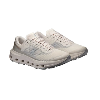Cloudvista 3 Pearl by On Running. Breathable, cushioned trail shoe with Helion foam and Missiongrip outsole. Suitable for trail runs, hikes, and walks.