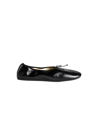Gathered flat pump in black leather with a glossy sheen, rounded toe, rubber sole and in-built 10mm wedge for support and comfort. Grosgrain trim and tie.