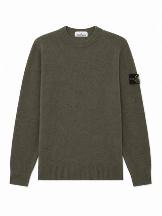 A refined wardrobe staple. Crafted from pure virgin wool or a cotton-blend with ribbed details and a detachable logo patch. Relaxed, everyday luxury. 