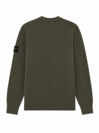 A refined wardrobe staple. Crafted from pure virgin wool or a cotton-blend with ribbed details and a detachable logo patch. Relaxed, everyday luxury. 
