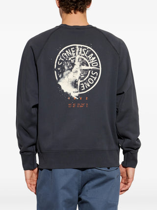 Stone Island graphic-print sweatshirt. Iconic Compass motif, chest logo, and premium cotton. Timeless utility style. Available at our Lisbon store.