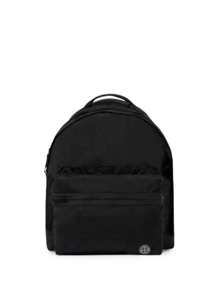 Stone Island logo-patch backpack. Signature Compass badge, technical fabric, and everyday practicality. A utilitarian icon, available at our Lisbon store.