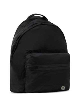 Stone Island logo-patch backpack. Signature Compass badge, technical fabric, and everyday practicality. A utilitarian icon, available at our Lisbon store.