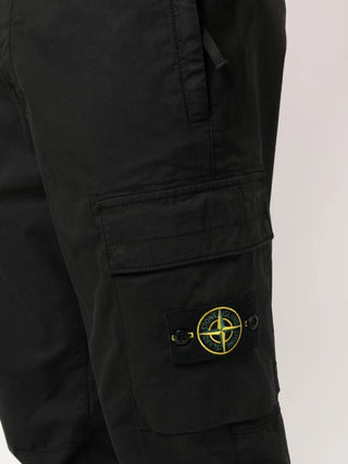Logo-patch cargo pants from Stone Island. Crafted from stretch cotton with cargo pockets and an adjustable waist. Iconic badge, available at our Lisbon store. 
