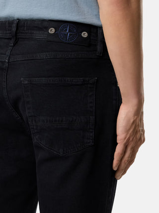 Straight-leg jeans from the Denim Research line. Featuring a dedicated black badge, organic cotton, and a regular waist with a straight-leg profile. 