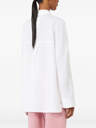 'S Max Mara shirt with chest patch pocket. Long sleeves, buttoned cuffs, and a straight hem. A modern wardrobe staple, available at our Lisbon store.