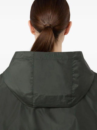 'S Max Mara Eliseo hooded raincoat. Zip fastening, long sleeves, and elasticated cuffs. 100% polyester with rear logo embroidery. Available at our Lisbon store.