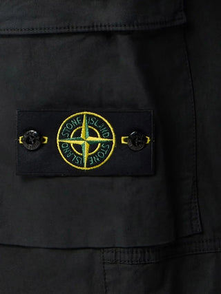 Cargo pants with the Stone Island logo patch. Crafted from a cotton-elastane blend with multiple pockets and a comfortable fit. Available at our Lisbon store.