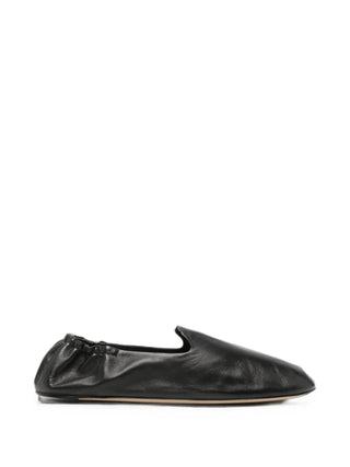 Slip-on shoe in soft calfskin leather with round toe, elasticated heel, and flexible leather sole. Pure luxurious comfort. Available at our Lisbon store.