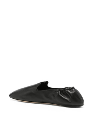 Slip-on shoe in soft calfskin leather with round toe, elasticated heel, and flexible leather sole. Pure luxurious comfort. Available at our Lisbon store.