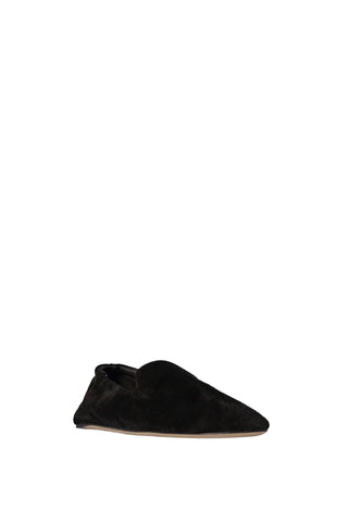 Slip-on shoe in soft calfskin suede with round toe, elasticated heel, and flexible leather sole. Pure luxurious comfort. Available at our Lisbon store.