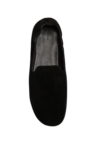 Slip-on shoe in soft calfskin suede with round toe, elasticated heel, and flexible leather sole. Pure luxurious comfort. Available at our Lisbon store.