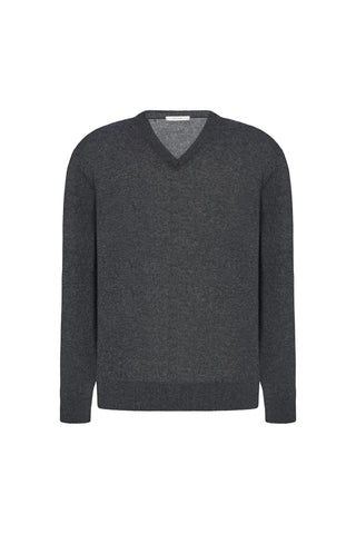 THE ROW Thamm cashmere sweater. 100% cashmere with a relaxed fit and V-neck or crew. Italian luxury.  Available at our Lisbon store.