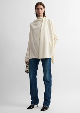 Blouse crafted from fluid viscose cady with elongated sleeves. Juxtapose the draped silhouette with denim, heels and a clutch. Available at our Lisbon store. 