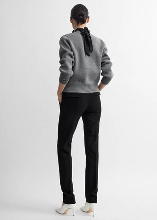 Crew-neck knit with a wide, ribbed hem and subtly rounded sleeves for sculptural volume. Made from a compact merino wool-cotton blend. Available at our Lisbon store. 