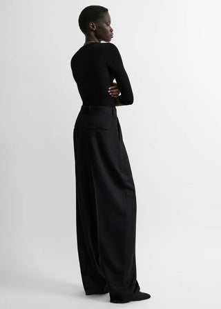 High-waist trousers crafted from softly structured flannel with straight, wide legs and pressed front creases. Available at our Lisbon store. 