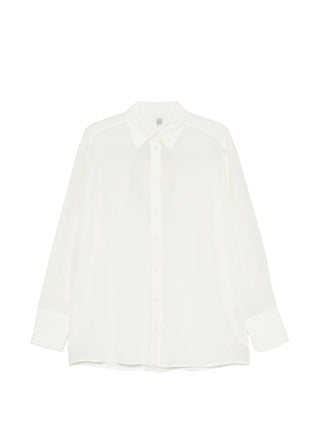 TOTEME's silk crepe shirt. Luxuriously fluid, with a relaxed fit and subtle sheen. Effortless elegance for any wardrobe. Available at our Lisbon store. 