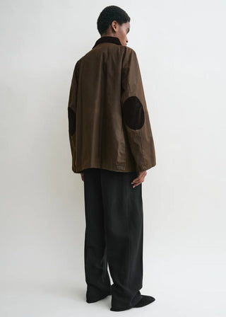 TOTEME Zipped Country Jacket. Relaxed, oversized fit in organic waxed cotton. Features a corduroy collar, zip fastening, and patch pockets. 