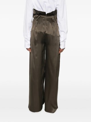 KHAITE Kira trousers. Oversized, mid-rise, and sculpted from the pleated waist. Architectural tailoring with fluid, refined drape. Available at our Lisbon store