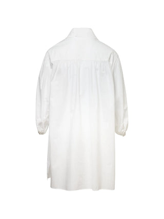 White shirt with long sleeves and collar